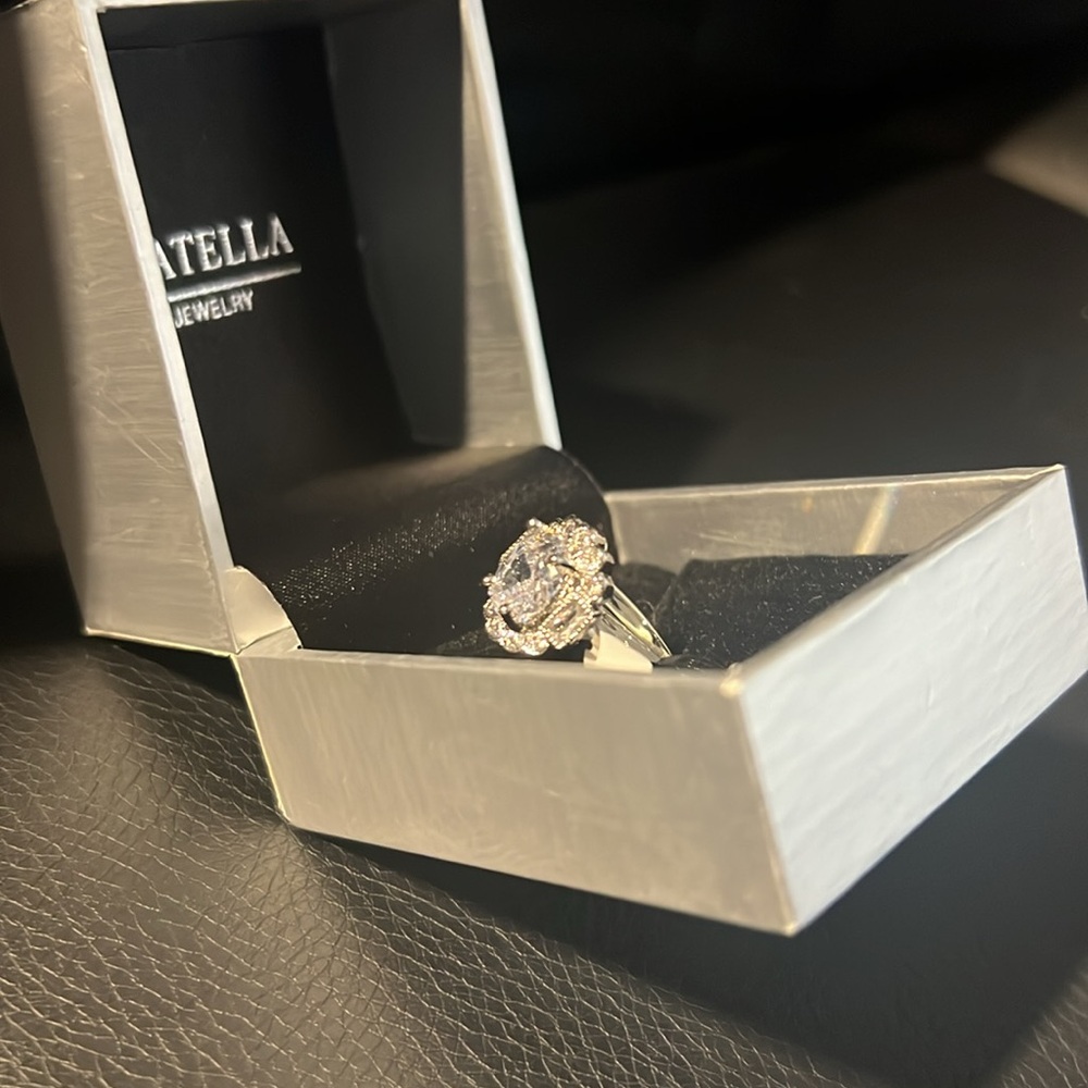 Size 6 silver CZ ring - Picture 6 of 6